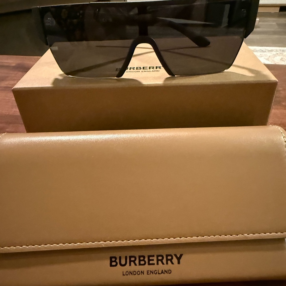 Burberry Black Visor Sunglasses with Tan Case